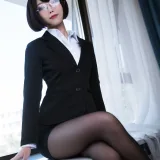 汪知子《OL》主题写真：16张全套美图
