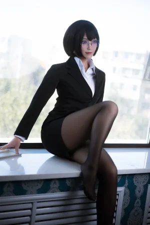 汪知子《OL》主题写真：16张全套美图
