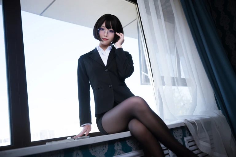 汪知子《OL》主题写真：16张全套美图
