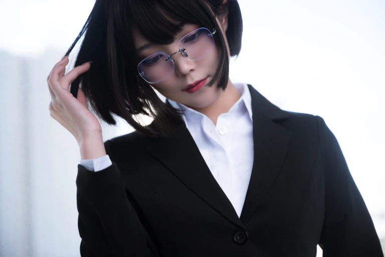 汪知子《OL》主题写真：16张全套美图