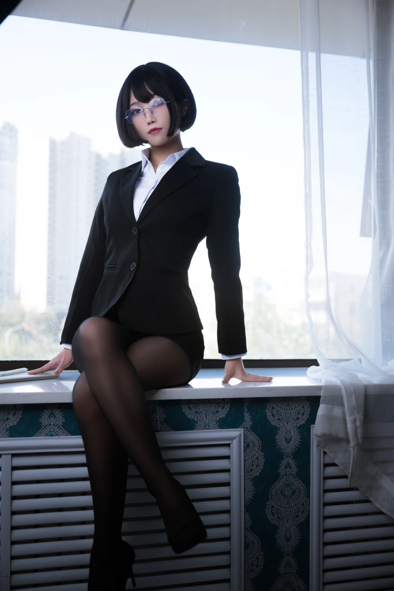 汪知子《OL》主题写真：16张全套美图