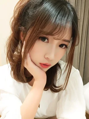 小女巫露娜《OL肉丝》主题写真：40张全套美图
