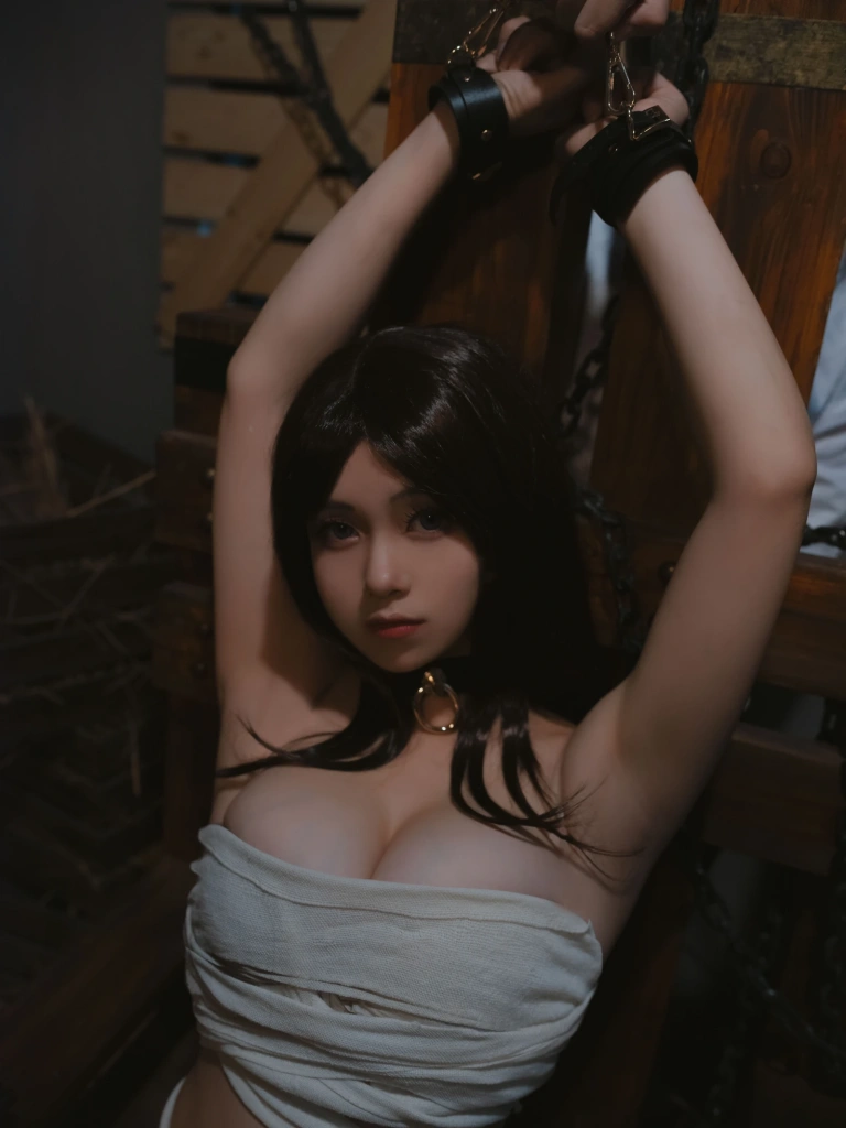末夜《奴隶x女皇》主题写真：18张全套美图