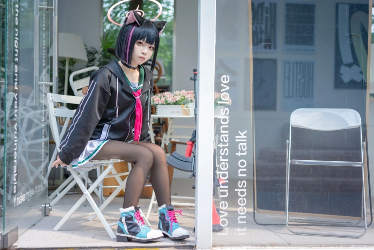 矢量鱼《蔚蓝档案 杏山和纱》主题写真：18张全套美图