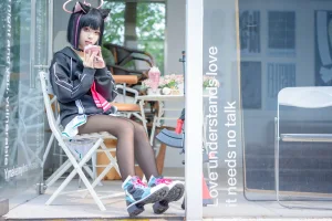 矢量鱼《蔚蓝档案 杏山和纱》主题写真：18张全套美图