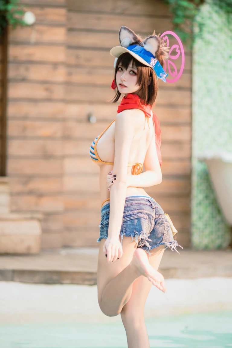 九柒喵《水忍忍》主题写真：18张全套美图