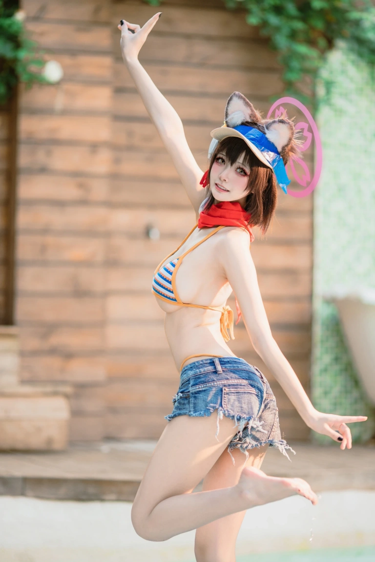 九柒喵《水忍忍》主题写真：18张全套美图