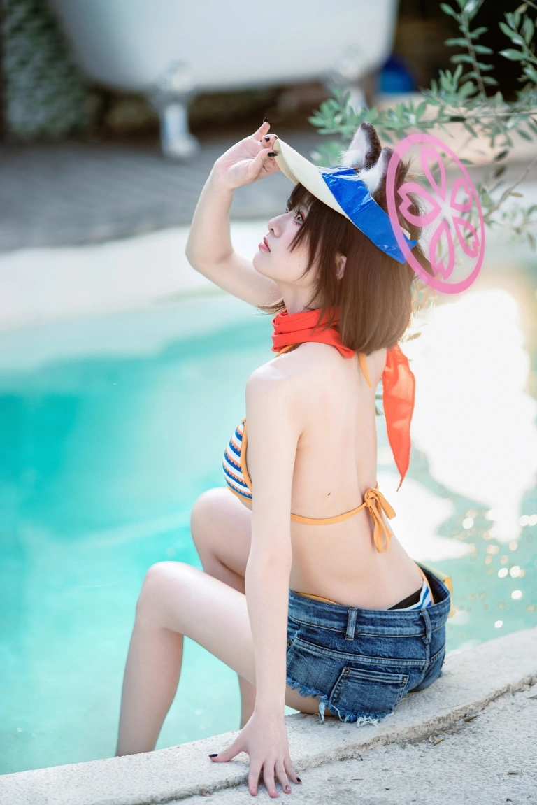 九柒喵《水忍忍》主题写真：18张全套美图