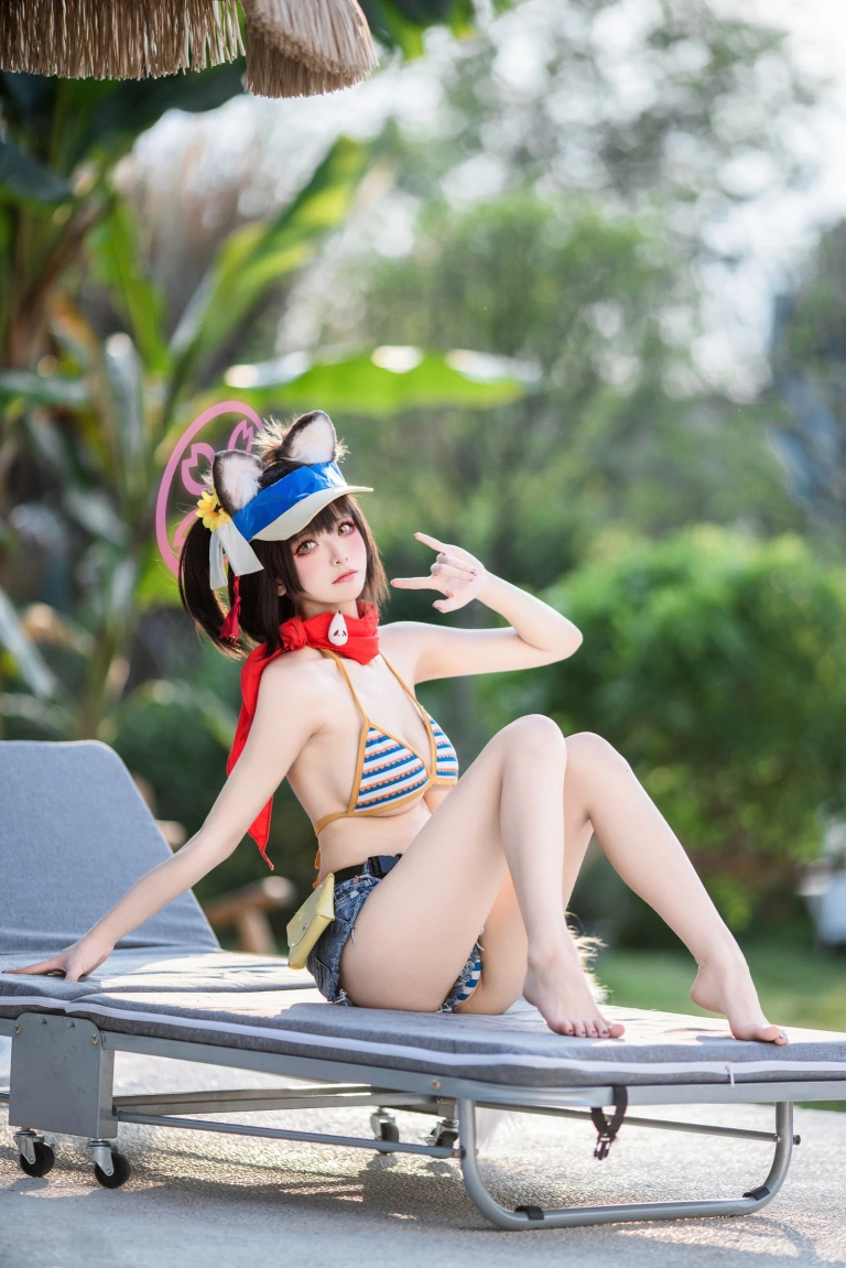 九柒喵《水忍忍》主题写真：18张全套美图