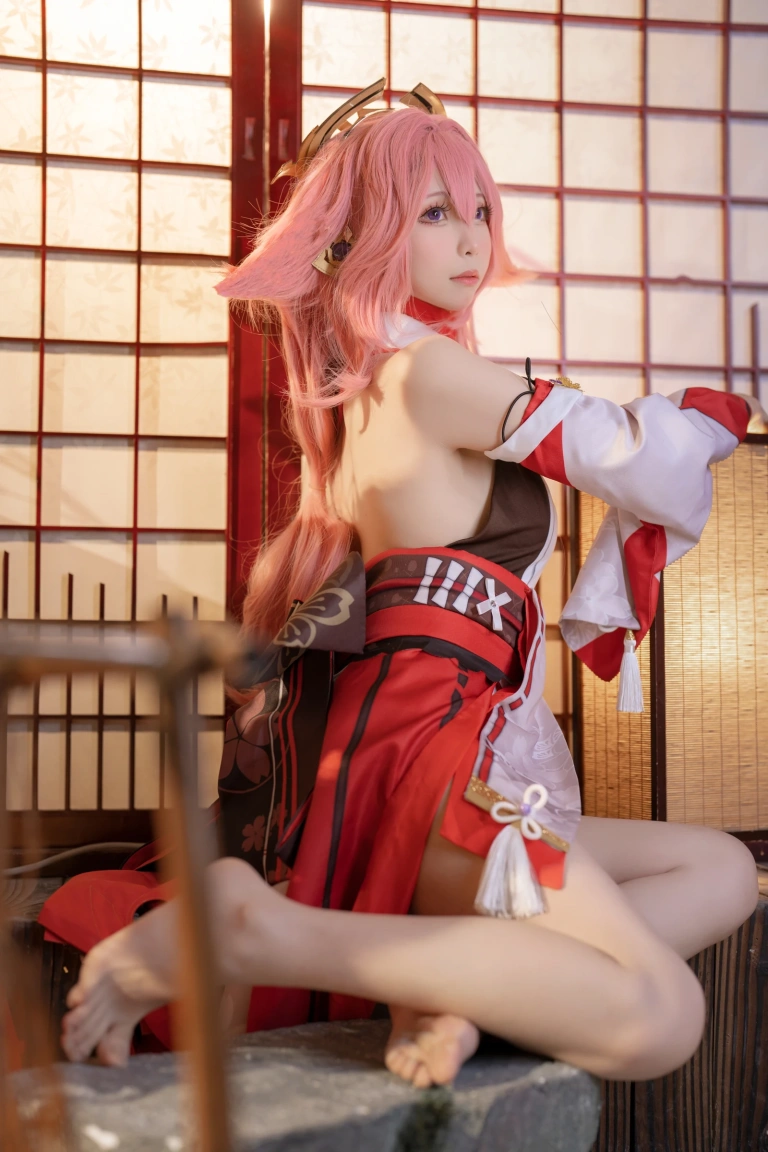 樱岛嗷一《八重神子》主题写真：20张全套美图