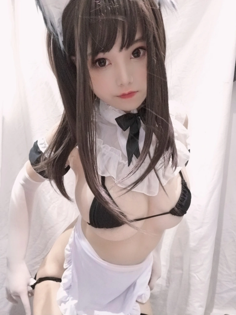 蜜汁猫裘《黑白女仆》主题写真：25张全套美图