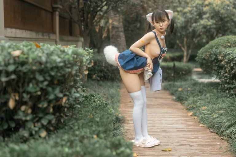 幼水铃衣《小猫猫》主题写真：25张全套美图