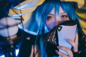 末夜《黄棚树城》主题写真：25张全套美图