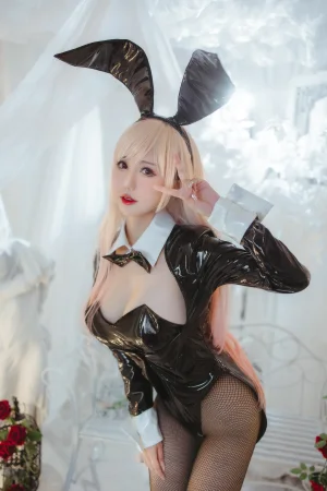 仙女月《喜多川海夢兔女郎》主题写真：25张全套美图