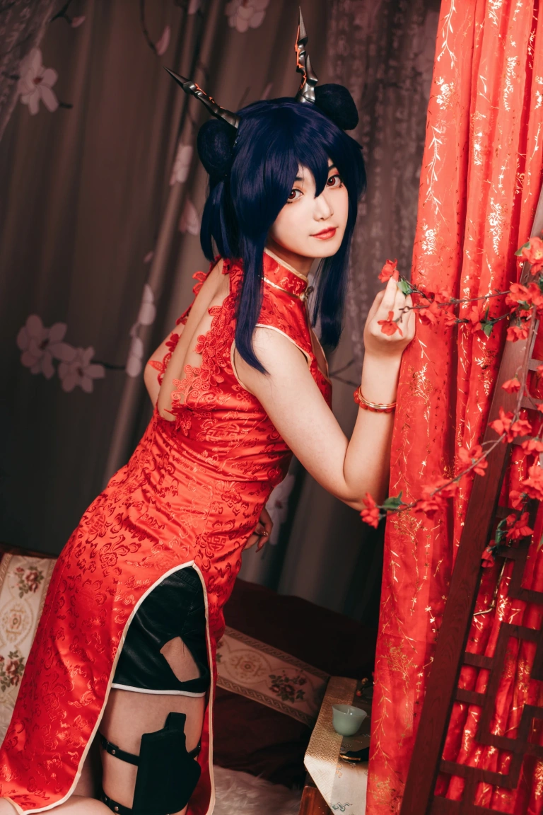 许枳《陈的红色旗袍》主题写真：26张全套美图
