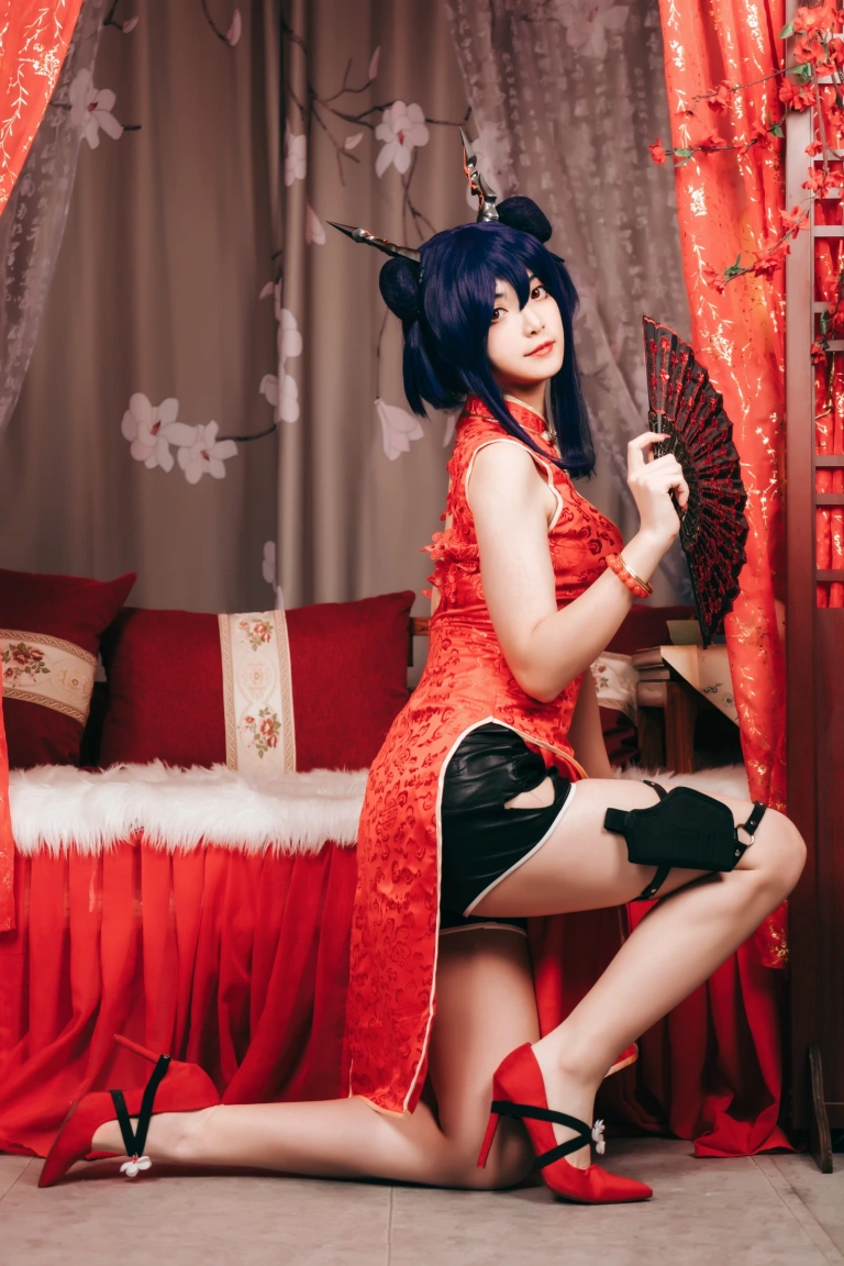许枳《陈的红色旗袍》主题写真：26张全套美图