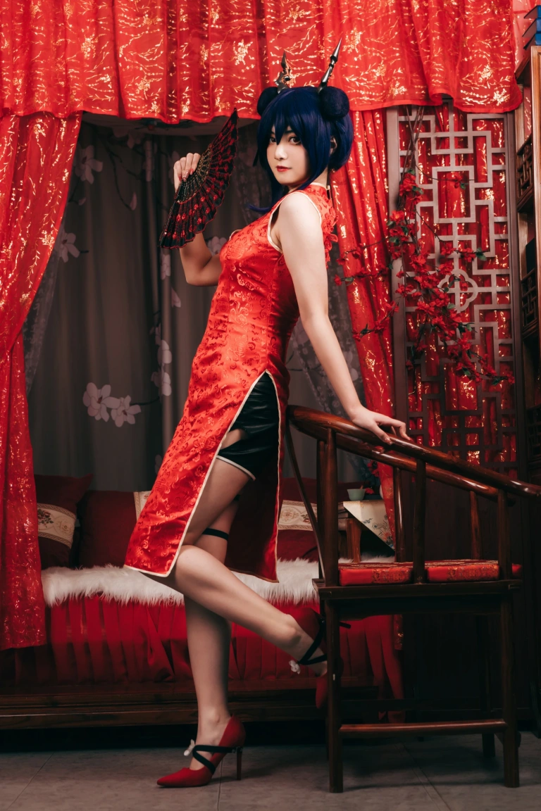 许枳《陈的红色旗袍》主题写真：26张全套美图