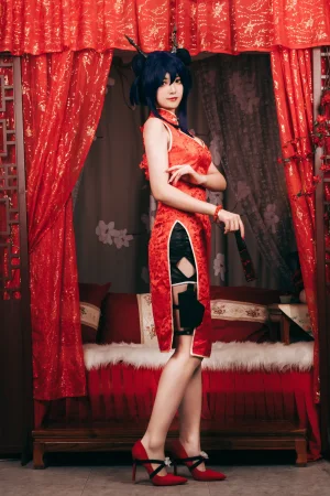 许枳《陈的红色旗袍》主题写真：26张全套美图