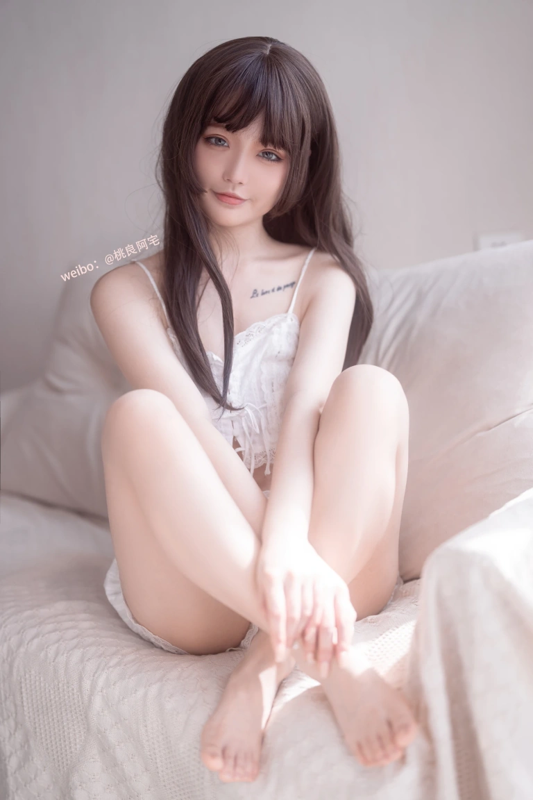 桃良阿宅《吊带》主题写真：30张全套美图