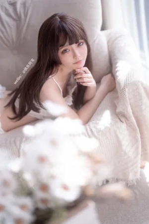 桃良阿宅《吊带》主题写真：30张全套美图