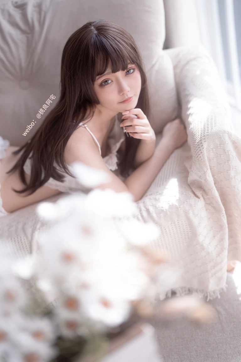 桃良阿宅《吊带》主题写真：30张全套美图
