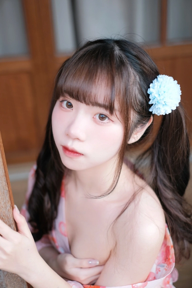 可可小白兔《夏日浴衣 純慾粉嫩少女🌸》主题写真：34张全套美图
