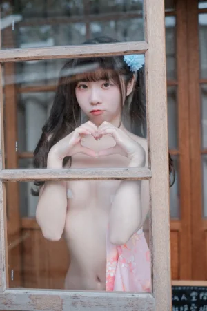 可可小白兔《夏日浴衣 純慾粉嫩少女🌸》主题写真：34张全套美图