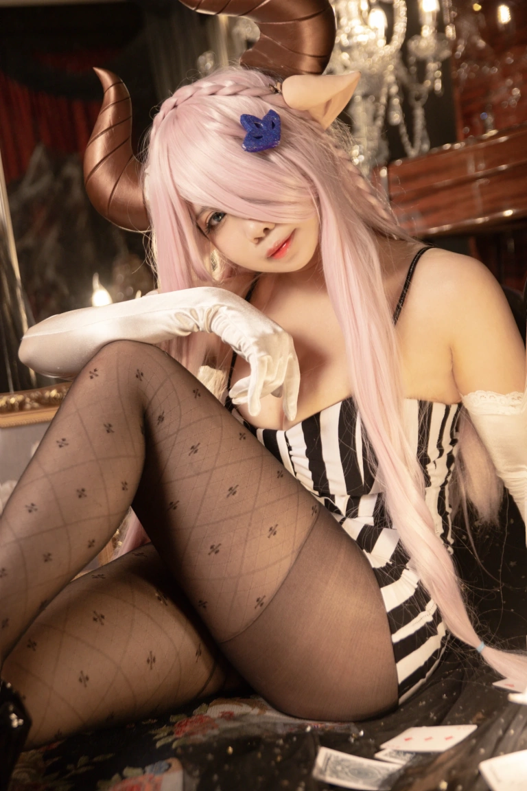 贞子蜜桃《娜露梅亚礼服》主题写真：35张全套美图
