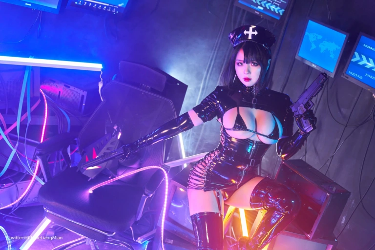 皮皮奶《黑暗护士》主题写真：40张全套美图