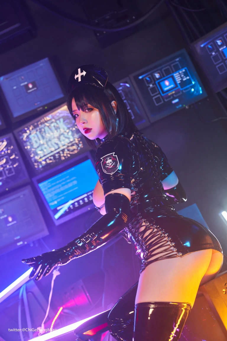 皮皮奶《黑暗护士》主题写真：40张全套美图