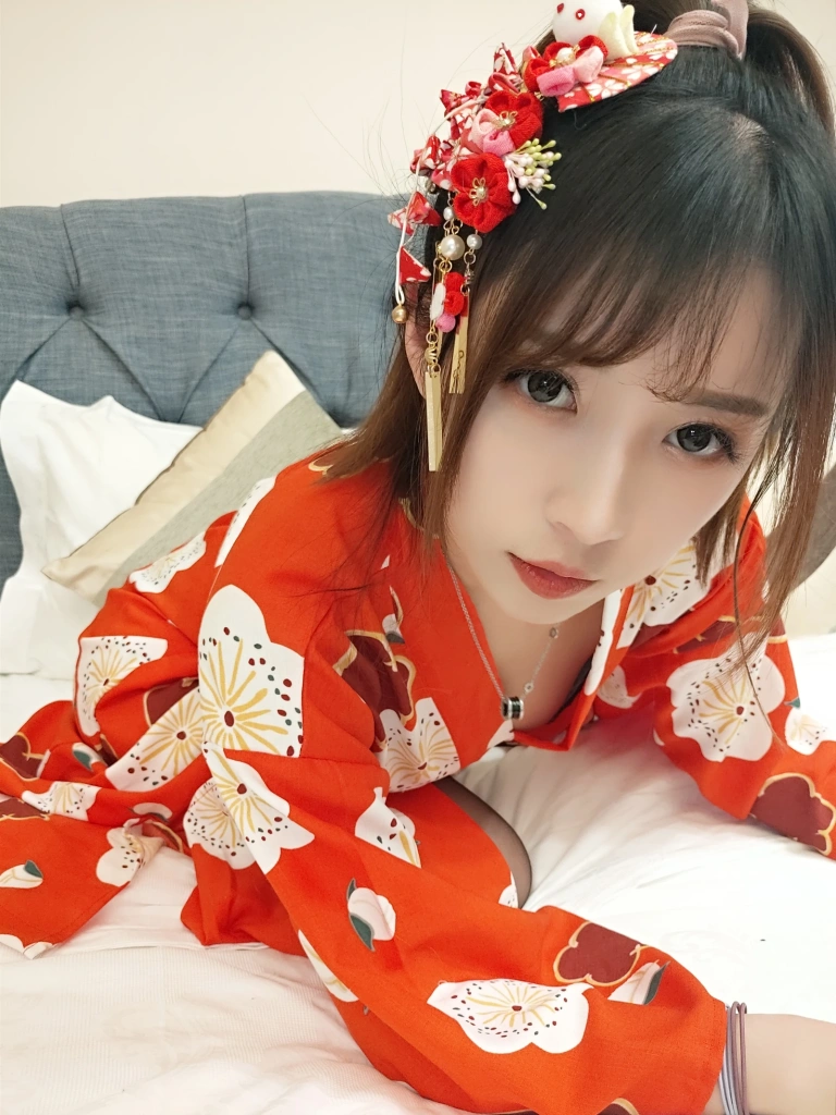 小女巫露娜《黑丝和服》主题写真：44张全套美图