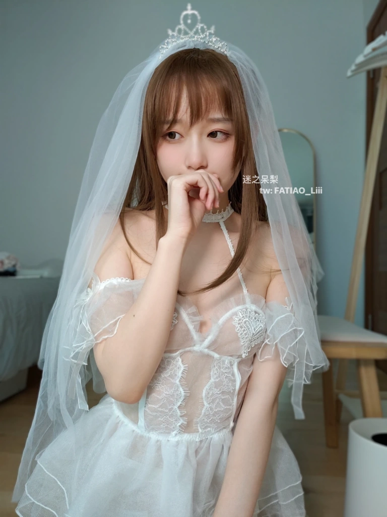 迷之呆梨《花嫁》主题写真：70张全套美图，含3个视频