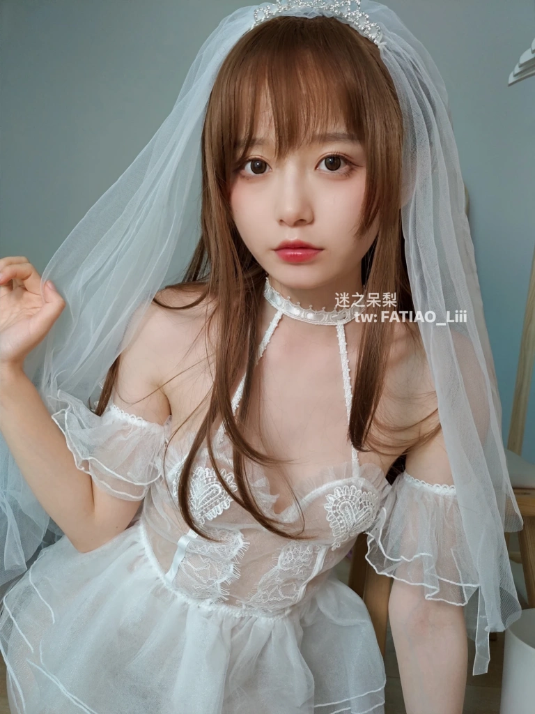 迷之呆梨《花嫁》主题写真：70张全套美图，含3个视频