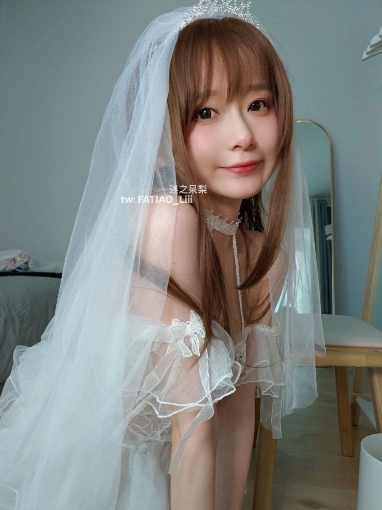 迷之呆梨《花嫁》主题写真：70张全套美图，含3个视频