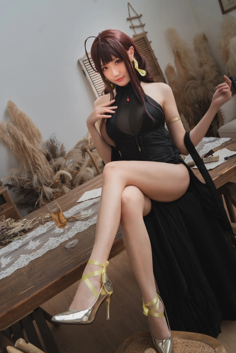瓜希酱《DSR-50 旗袍》主题写真：16张全套美图
