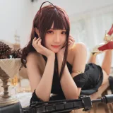瓜希酱《DSR-50 旗袍》主题写真：16张全套美图