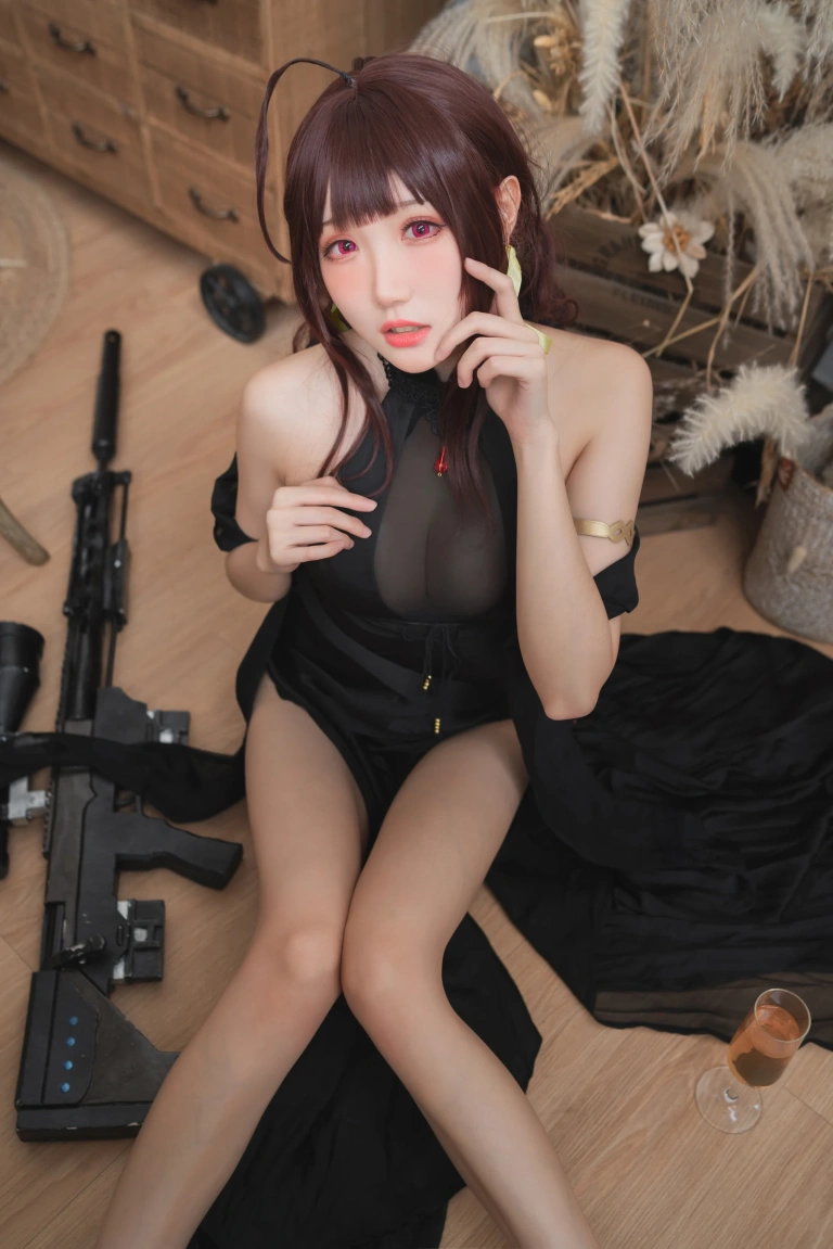 瓜希酱《DSR-50 旗袍》主题写真：16张全套美图