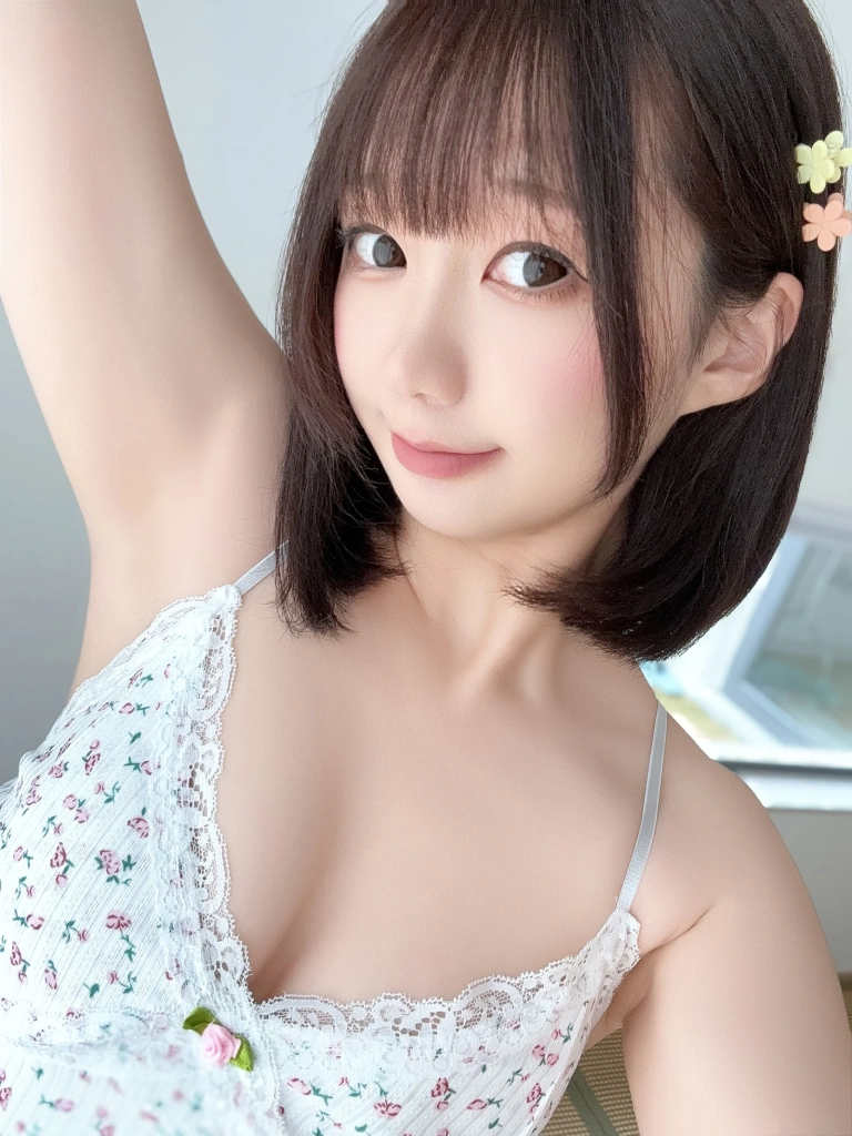 雫しずく《[Fantia] 2025年01月订阅》主题写真：391张全套美图