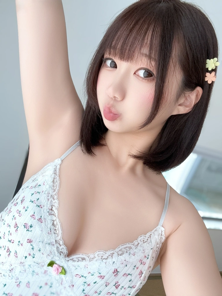雫しずく《[Fantia] 2025年01月订阅》主题写真：391张全套美图