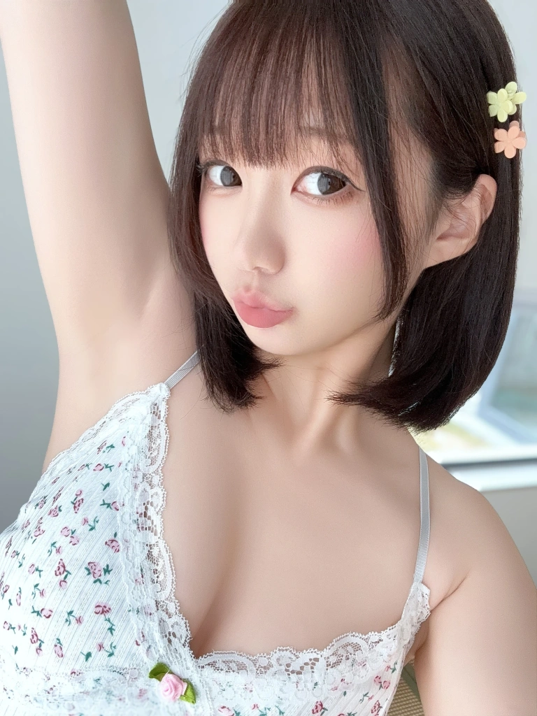 雫しずく《[Fantia] 2025年01月订阅》主题写真：391张全套美图