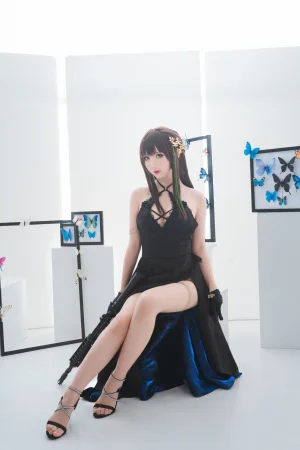 面饼仙儿《M4A1》主题写真：21张全套美图