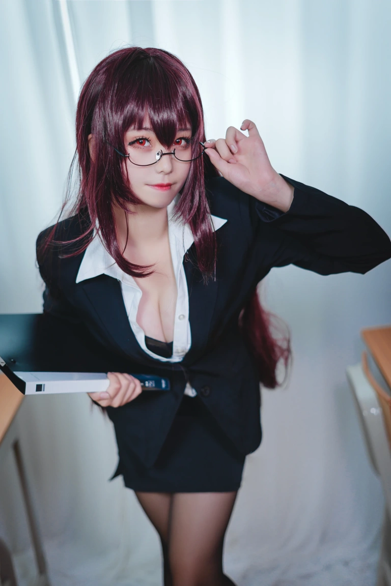蜜汁猫裘《师匠教师》主题写真：11张全套美图