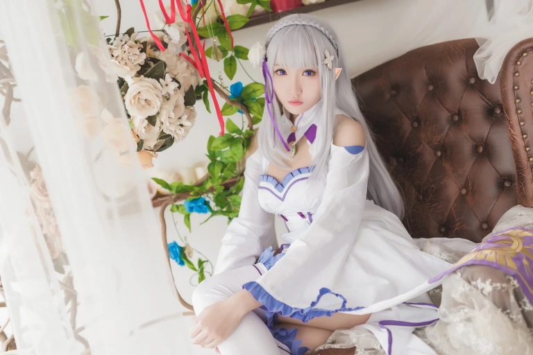 瓜希酱《艾米莉亚》主题写真：16张全套美图