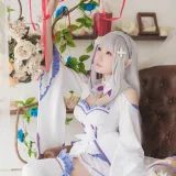 瓜希酱《艾米莉亚》主题写真：16张全套美图