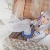 瓜希酱《艾米莉亚》主题写真：16张全套美图