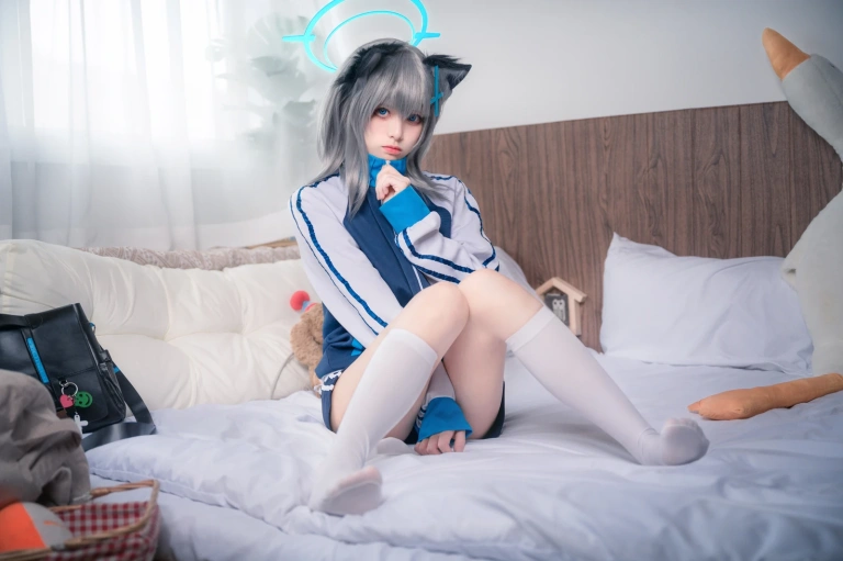 九柒喵《体操服白子》主题写真：17张全套美图