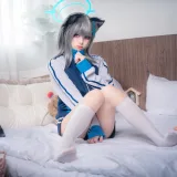 九柒喵《体操服白子》主题写真：17张全套美图