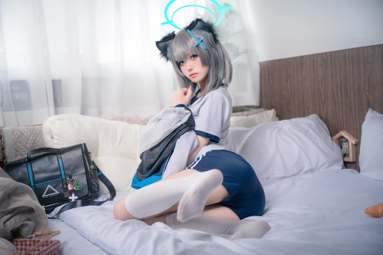 九柒喵《体操服白子》主题写真：17张全套美图