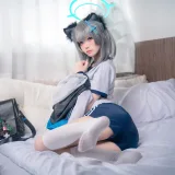 九柒喵《体操服白子》主题写真：17张全套美图