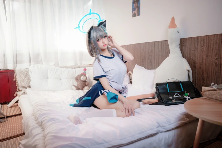 九柒喵《体操服白子》主题写真：17张全套美图